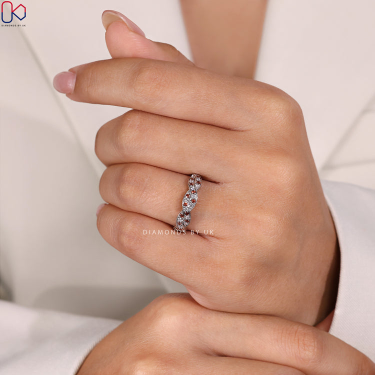 Round diamond wedding band with a twisted design for a classic look.
