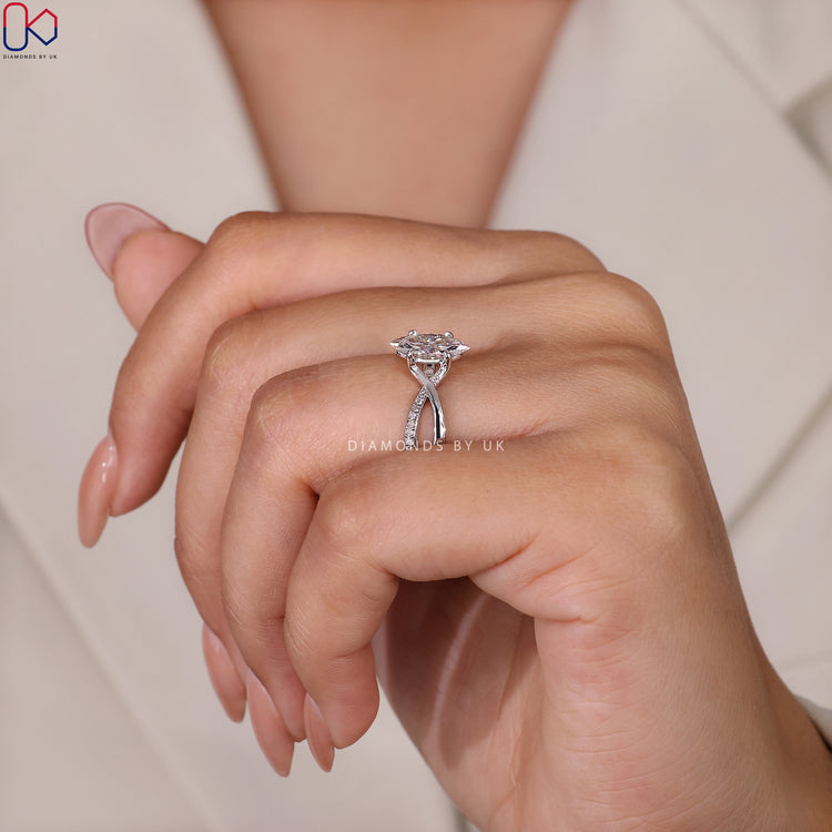 4 prong claw setting for a secure diamond hold.
