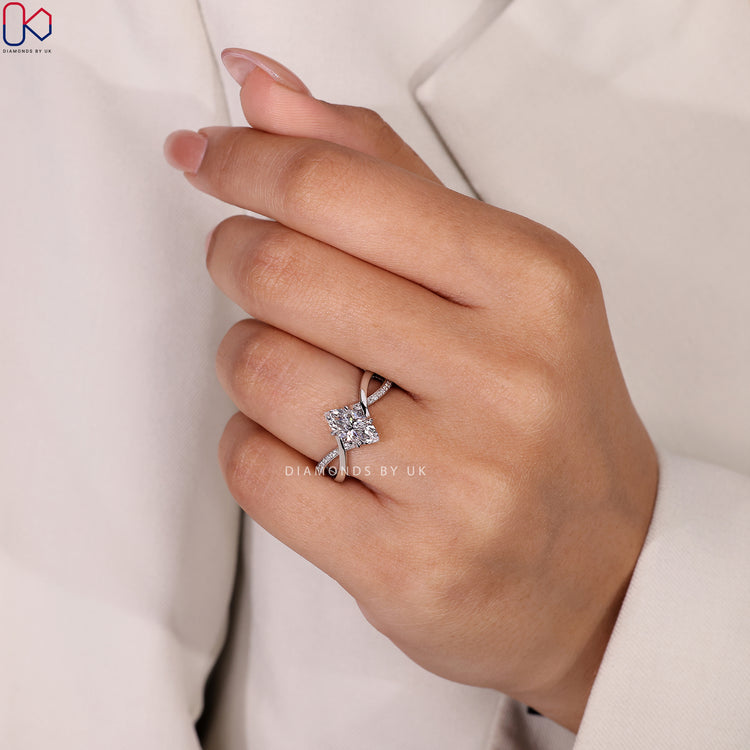 Engagement ring UK, crafted for your love story.
