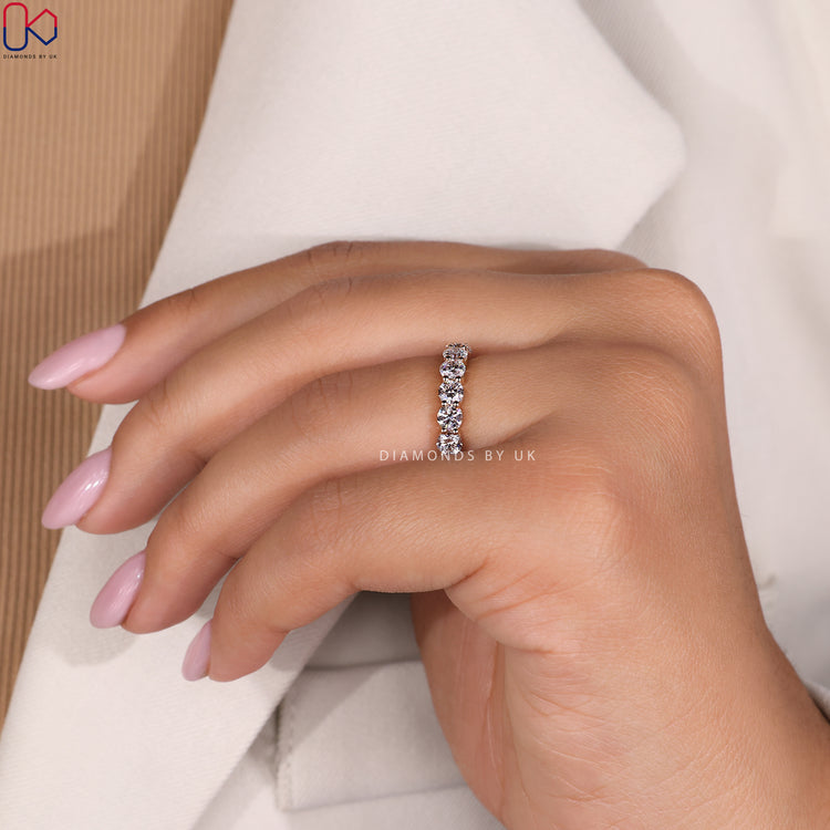 Handmade jewelry featuring intricate designs and premium materials.
