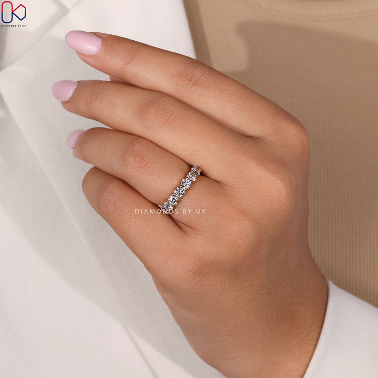 Round diamond wedding band with sparkling diamonds for classic appeal.
