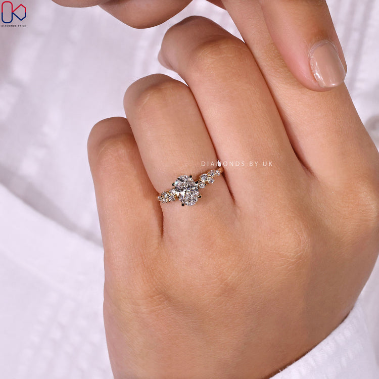 Handmade jewellery with yellow gold and side stones.
