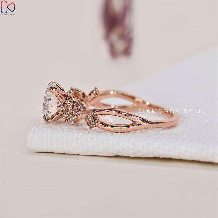 Stunning gold twist band ring offering a unique and elegant style.