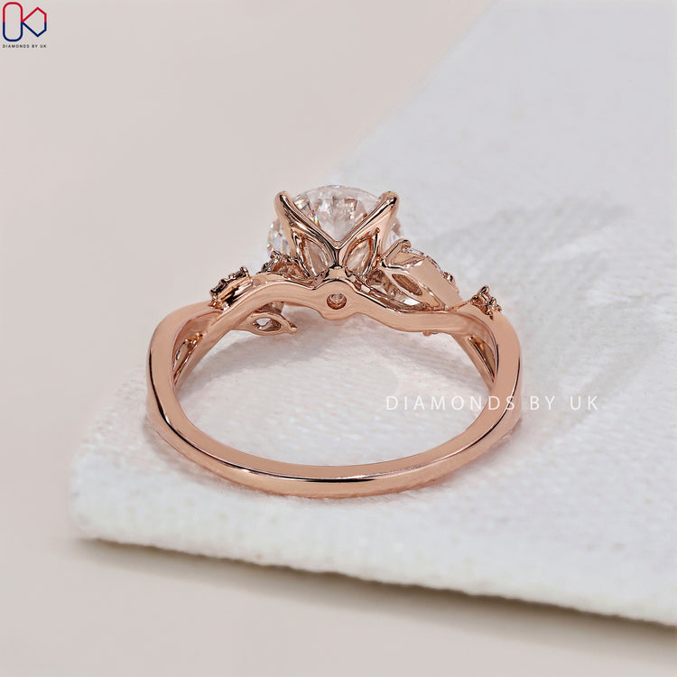 Secure 4 prong claw setting for a brilliant and sparkling round diamond.