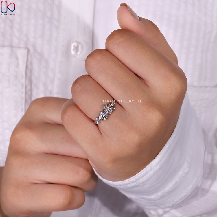 Elegant white gold diamond ring for engagements.
