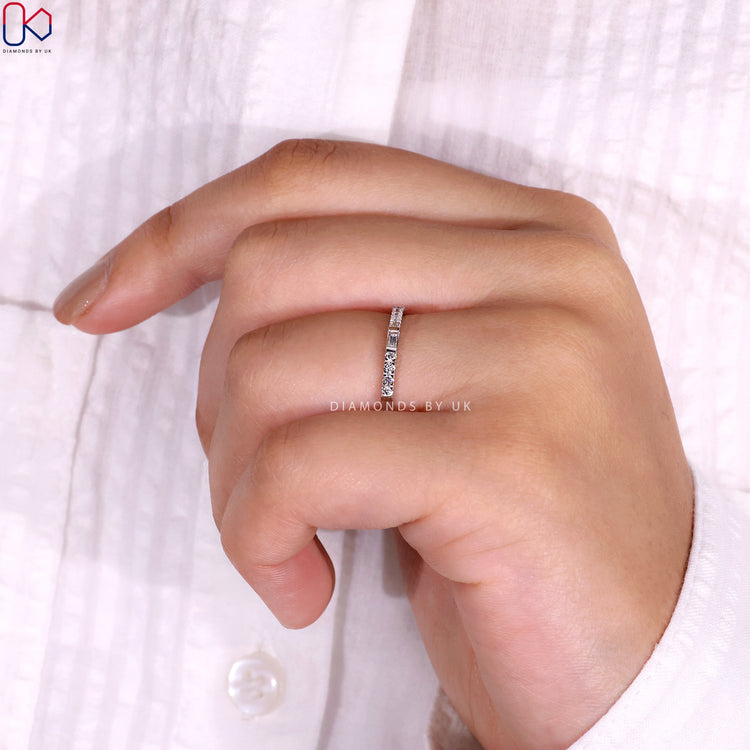 Lab Grown Diamond wedding band with sustainable beauty.
