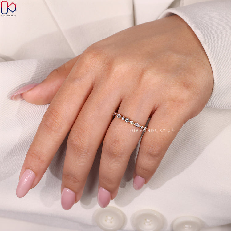 Minimalist wedding band designed for simplicity and timeless elegance.
