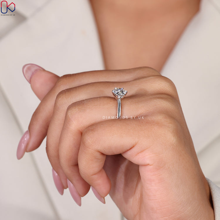 Secure 6 prong claw setting for maximum brilliance.
