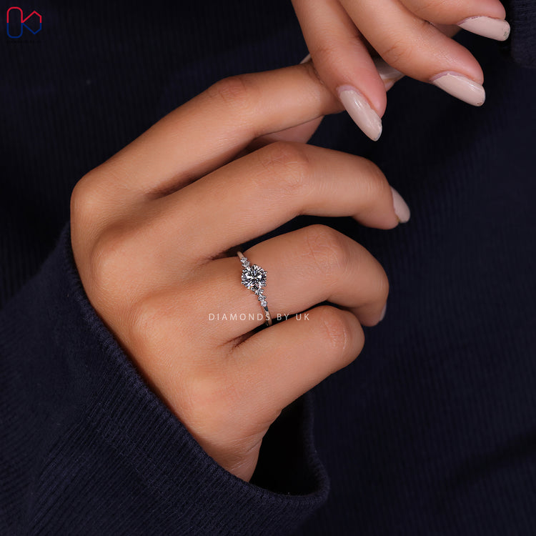 Prong setting ring with a round cut diamond ring for timeless elegance.

