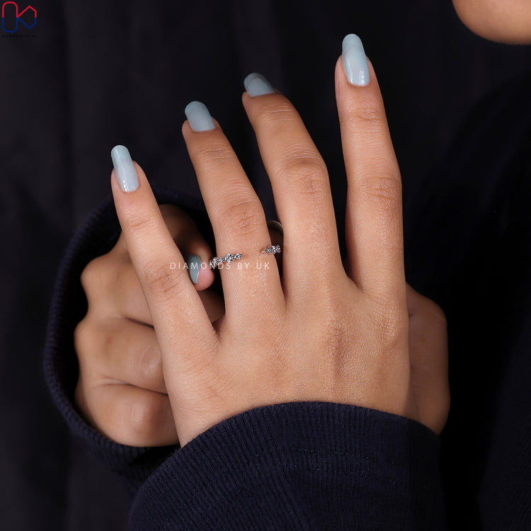 An exquisite Diamondsbyuk wedding band, IGI certified and made with care.