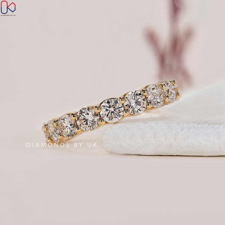 Customise wedding band to match your unique style and taste.
