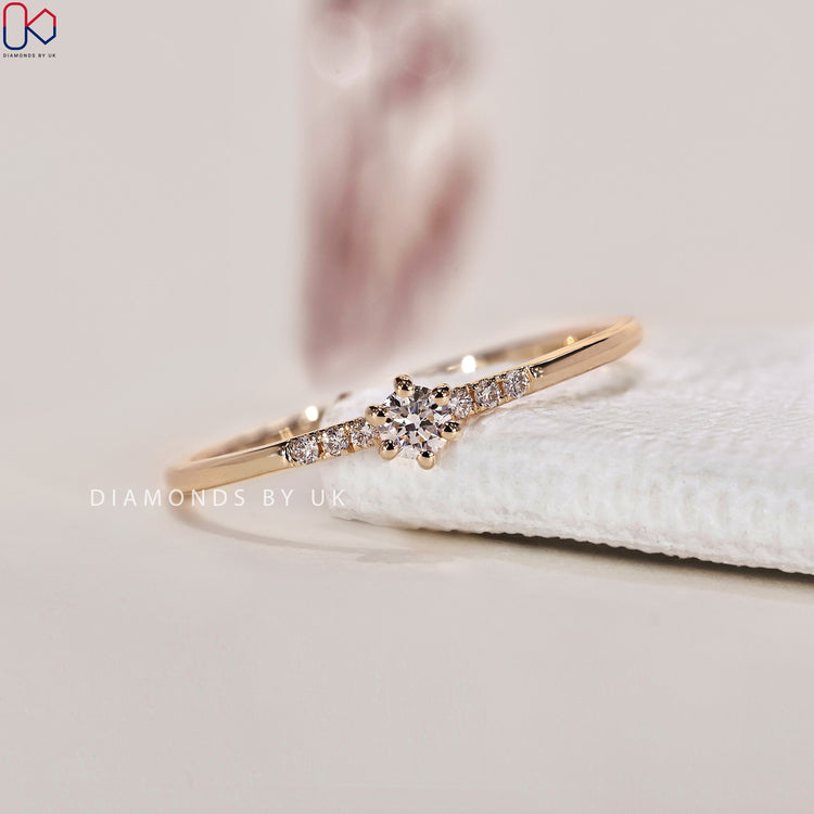 Yellow Gold Ring with a classic and sophisticated appeal.
