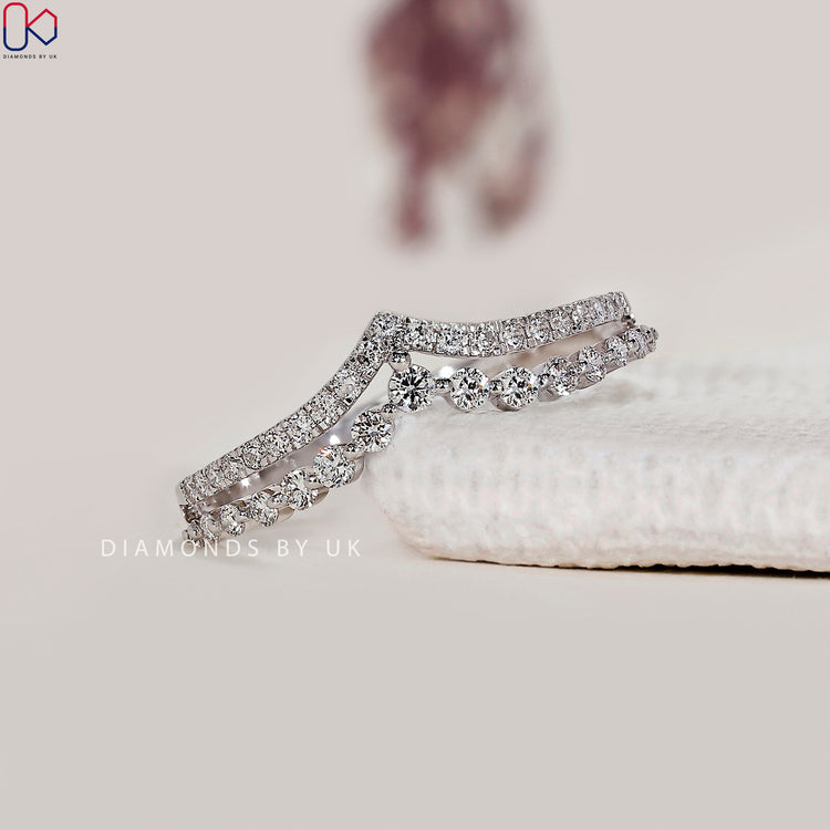 Handmade band crafted as a curved diamond band in yellow or white gold.
