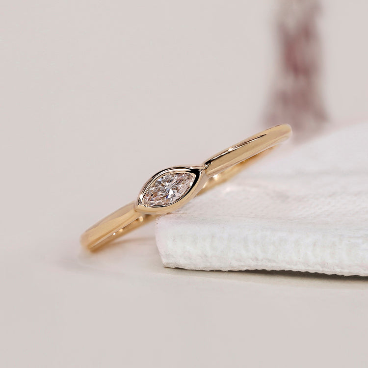 Buy engagement ring featuring a lab-grown diamond
