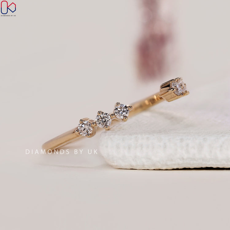 Yellow gold band with a beautiful open gap design for a unique style.
