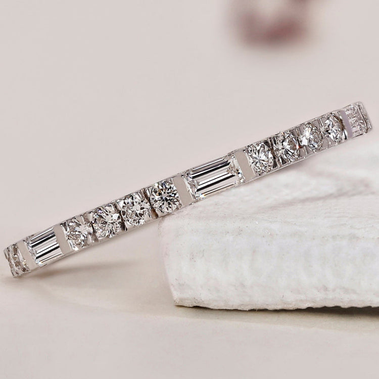 Elegant White Gold Wedding Band with a polished finish.
