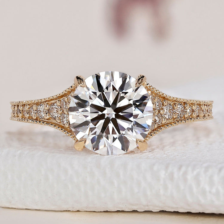 Round Brilliant Cut Diamond Ring with a stunning round diamond ring centre stone.