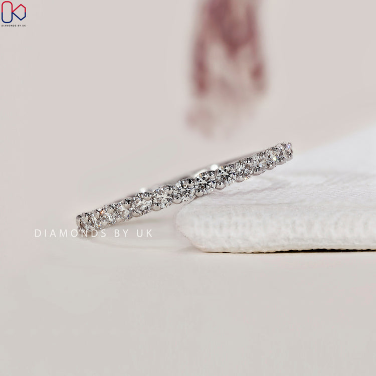 Handmade jewellery featuring dazzling lab-grown diamonds.
