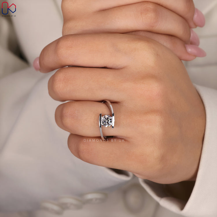 Round diamond solitaire ring in white gold.
