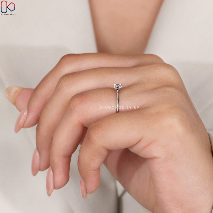 Tiny round diamond ring in white gold
