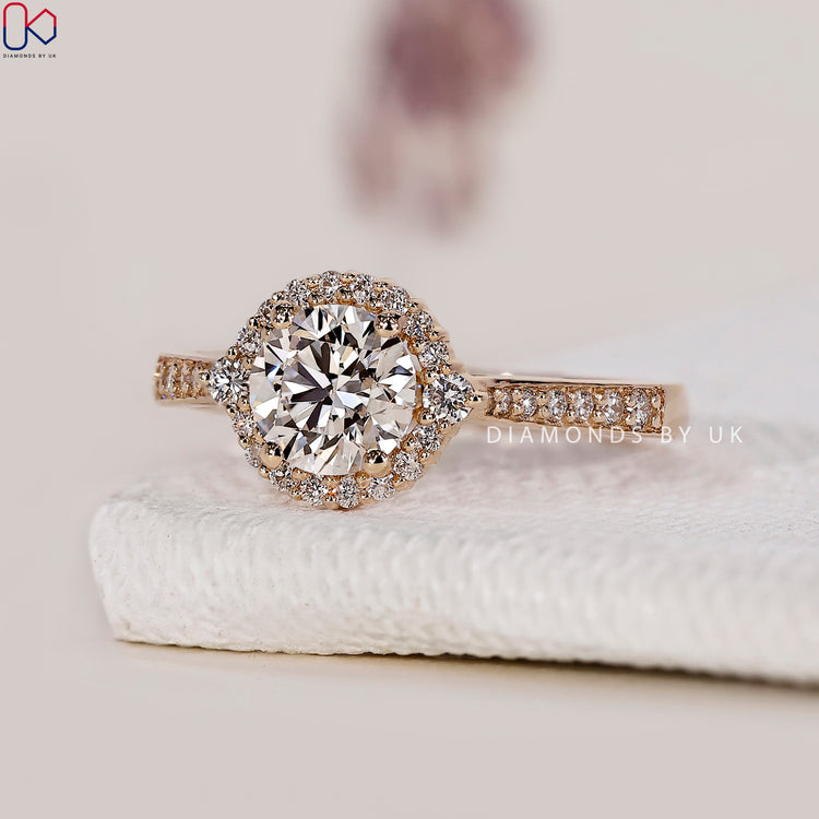 Stunning tapered ring shank offering a smooth and elegant flow.
