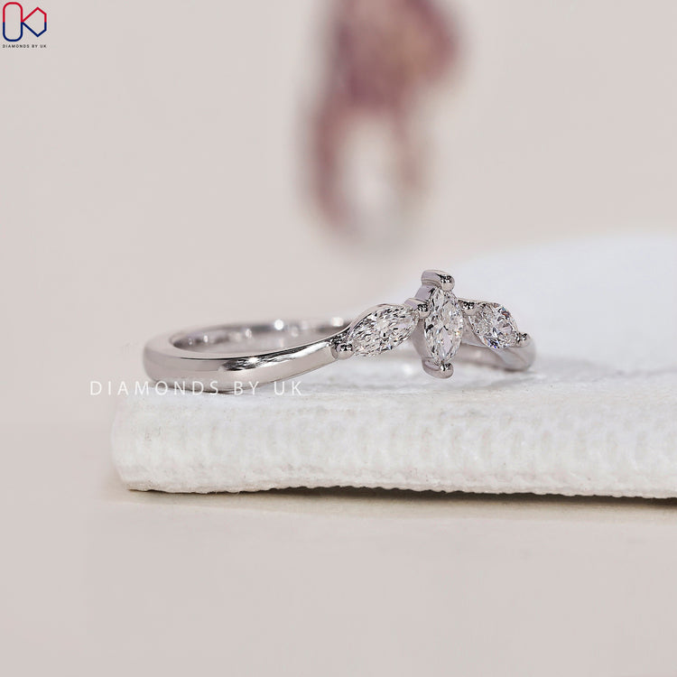 Stunning Diamondsbyuk band crafted for a luxurious yet modern wedding style.
