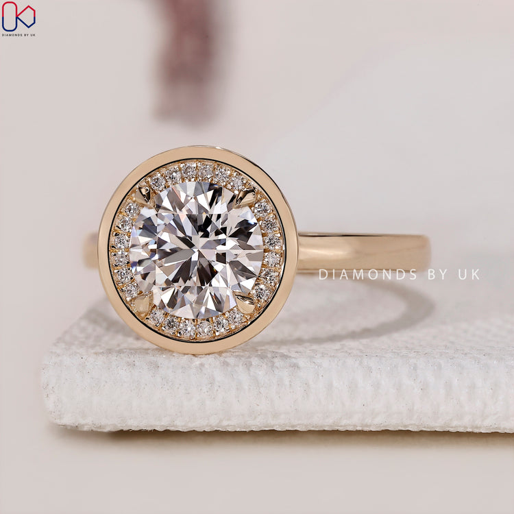 Yellow gold diamond ring with a warm, timeless glow.

