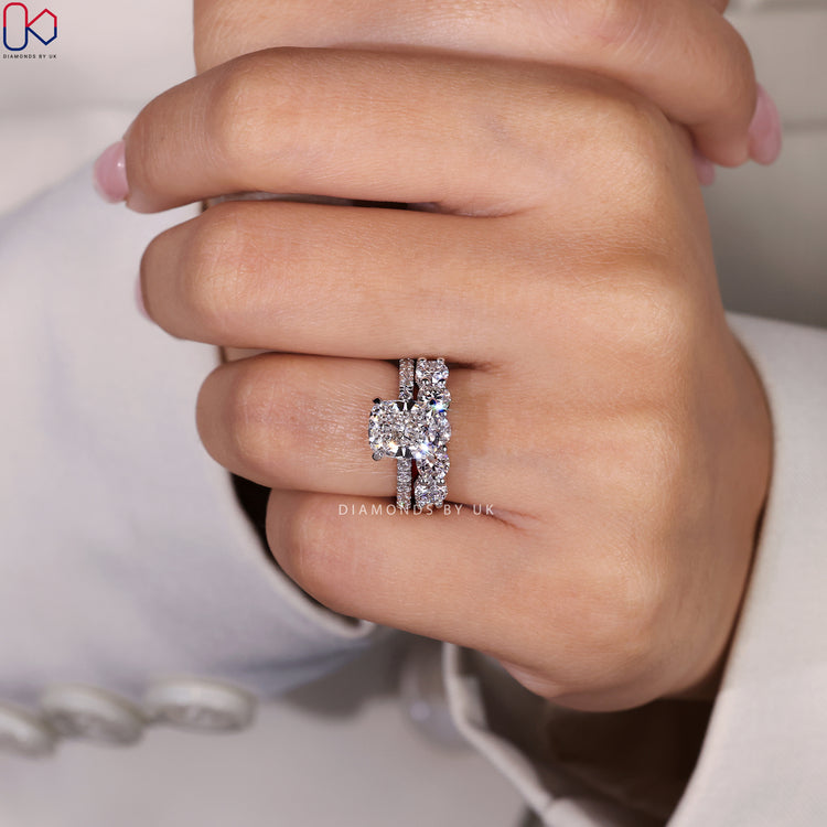 Round cut diamond set in a beautifully crafted bridal ring.
