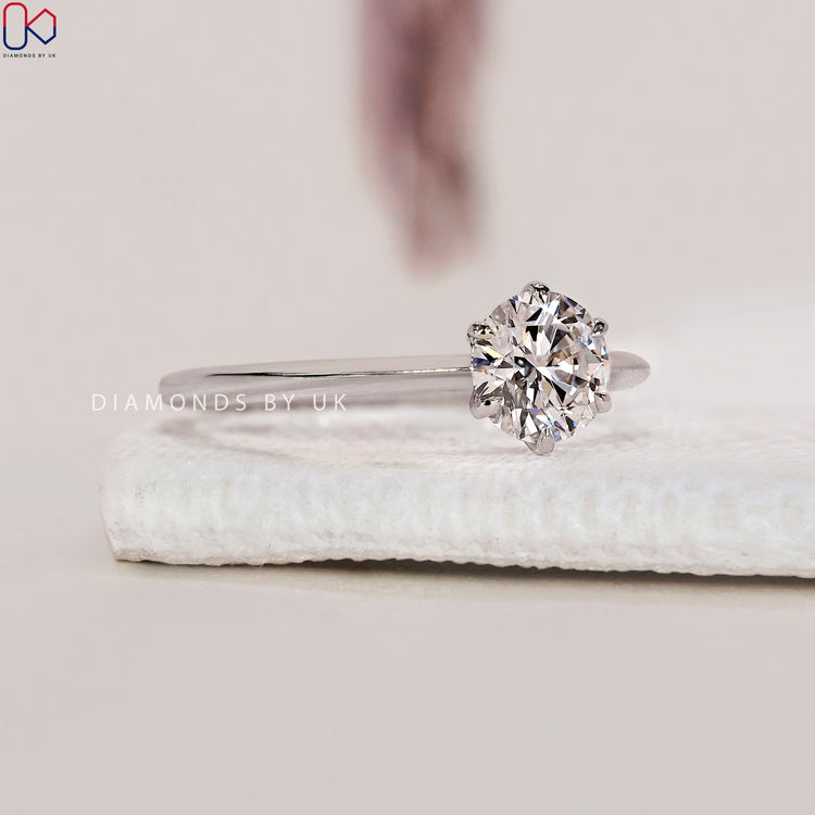 Round diamond ring in a classic design.
