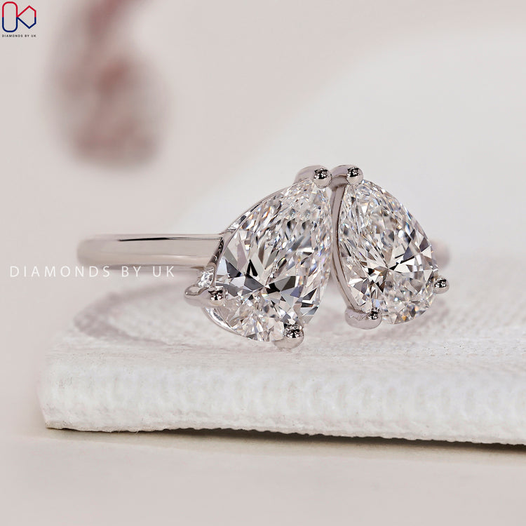 Prong Setting Ring showcasing brilliant lab grown diamonds.
