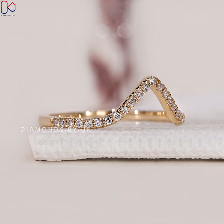 IGI certified wedding band for guaranteed quality.
