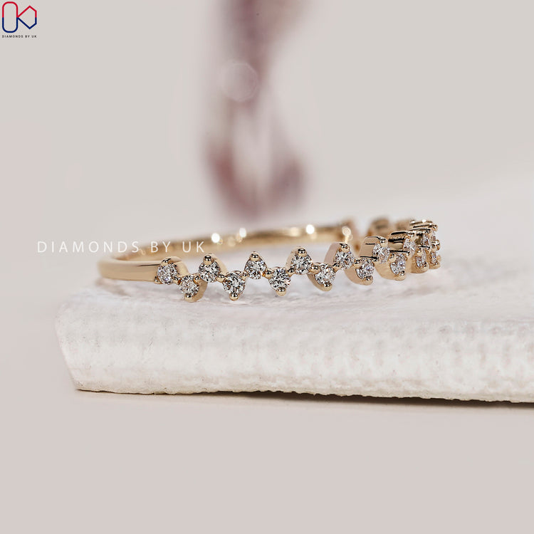 Customize wedding band in a zig zag layout with handmade yellow gold finish.