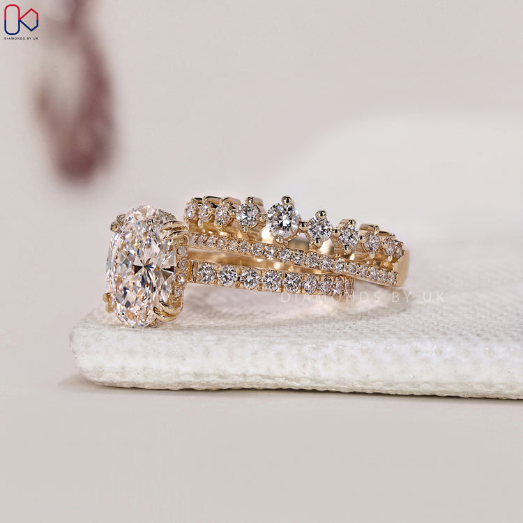 Hidden halo diamond ring with a subtle diamond border.

