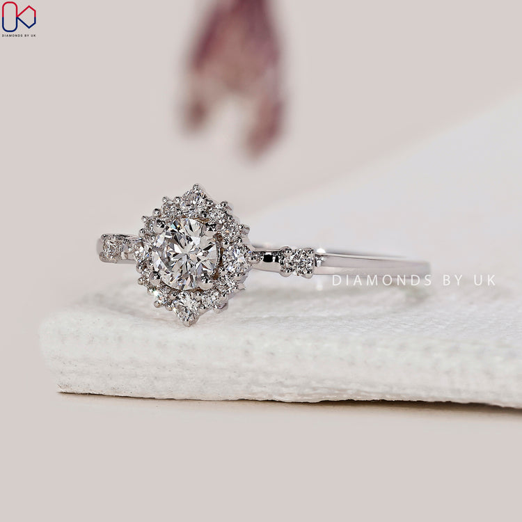 Prong setting round diamond engagement ring in white gold.
