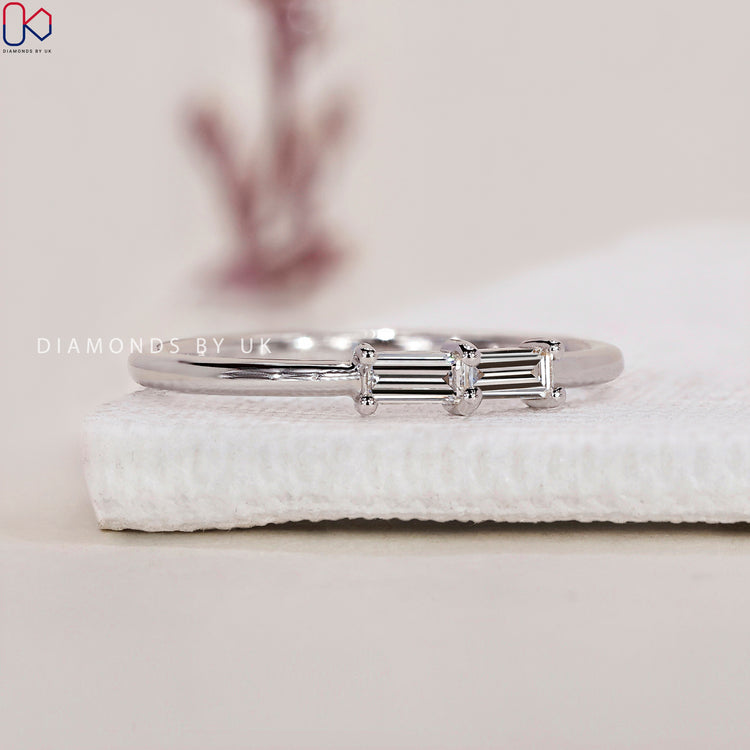 Stunning baguette wedding band featuring high-quality craftsmanship.
