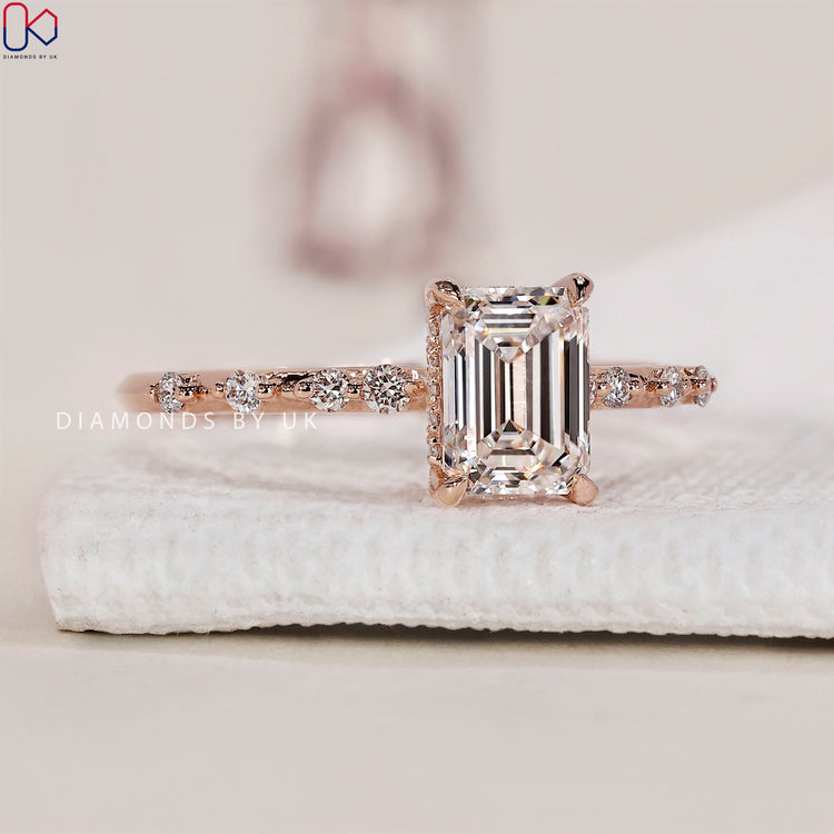 Handmade jewellery with unique, artistic designs.
