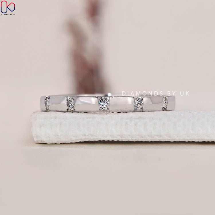 Round diamond gypsy setting band in distance style.
