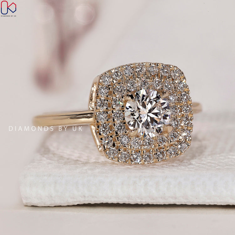 Diamondsbyuk Ring for a timeless statement.
