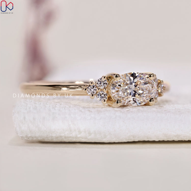 Round Cut Diamond set in a classic prong setting.
