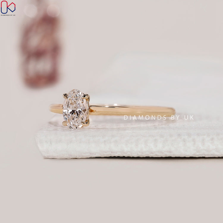 4 claw prong set engagement ring with a secure setting.
