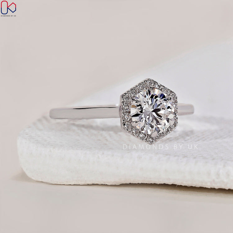 Engagement ring UK featuring a round cut diamond in a prong setting ring.
