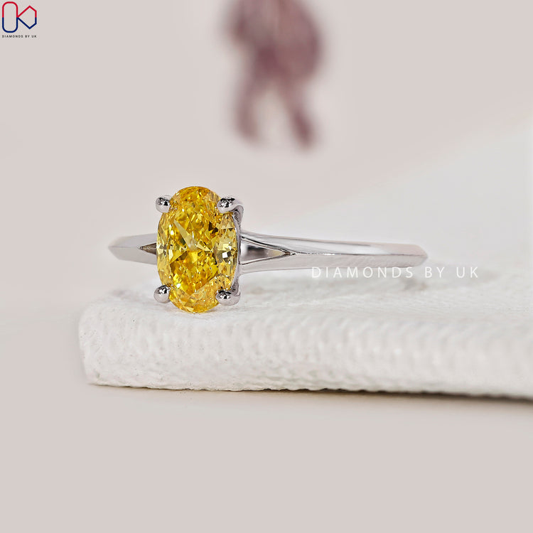 White gold diamond ring featuring a prong setting.
