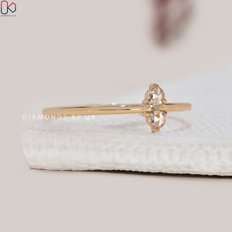 Round rose cut diamond ring in yellow gold.
