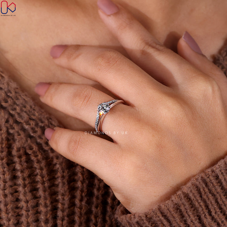 Diamondsbyuk bridal set with curved diamond wedding band and round cut ring.
