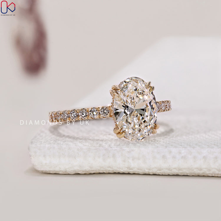 Round cut pave setting engagement ring in yellow gold.
