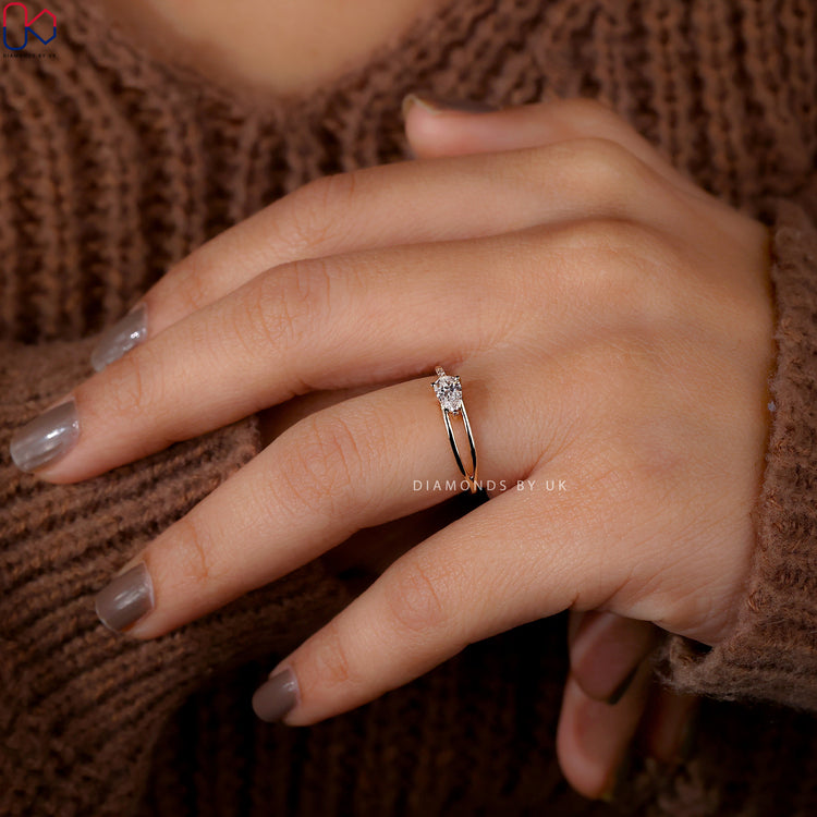 Split shank ring with exquisite design, perfect for adding sophistication.
