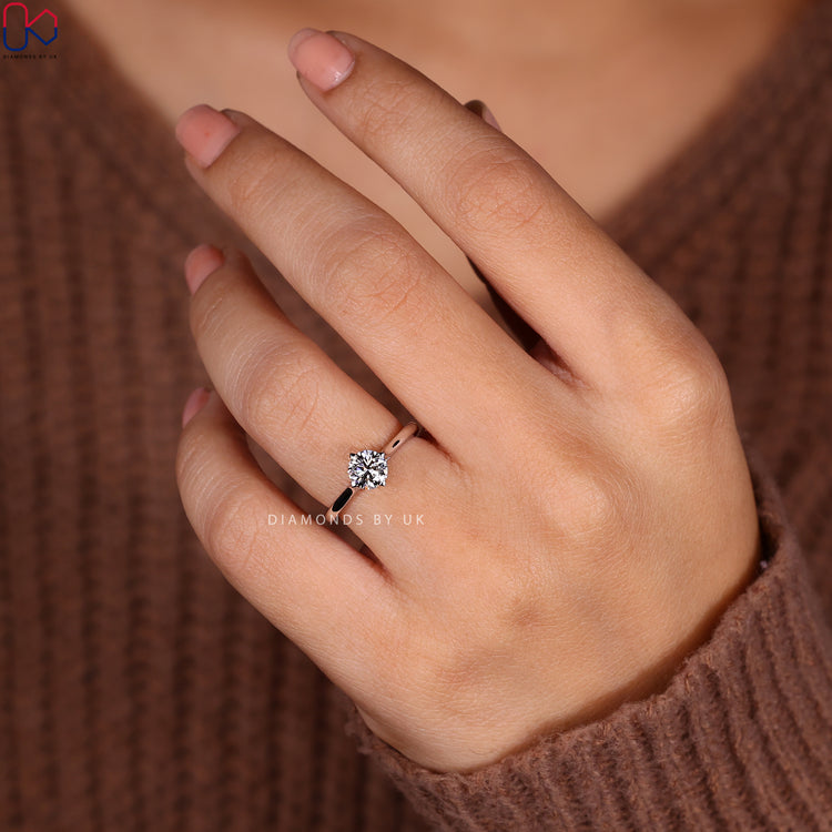 Buy engagement ring featuring round brilliant cut diamond.
