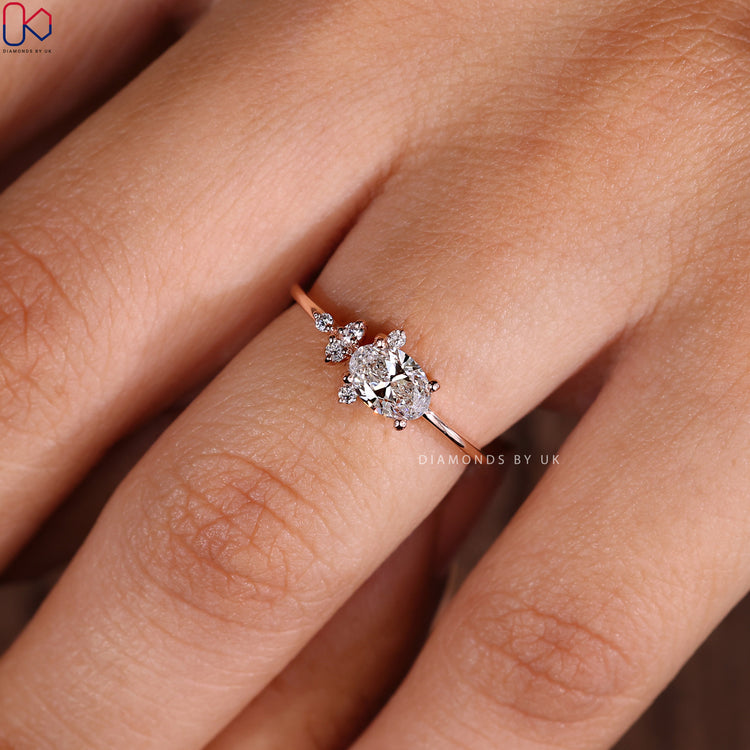 Prong setting engagement ring featuring a sparkling oval diamond.
