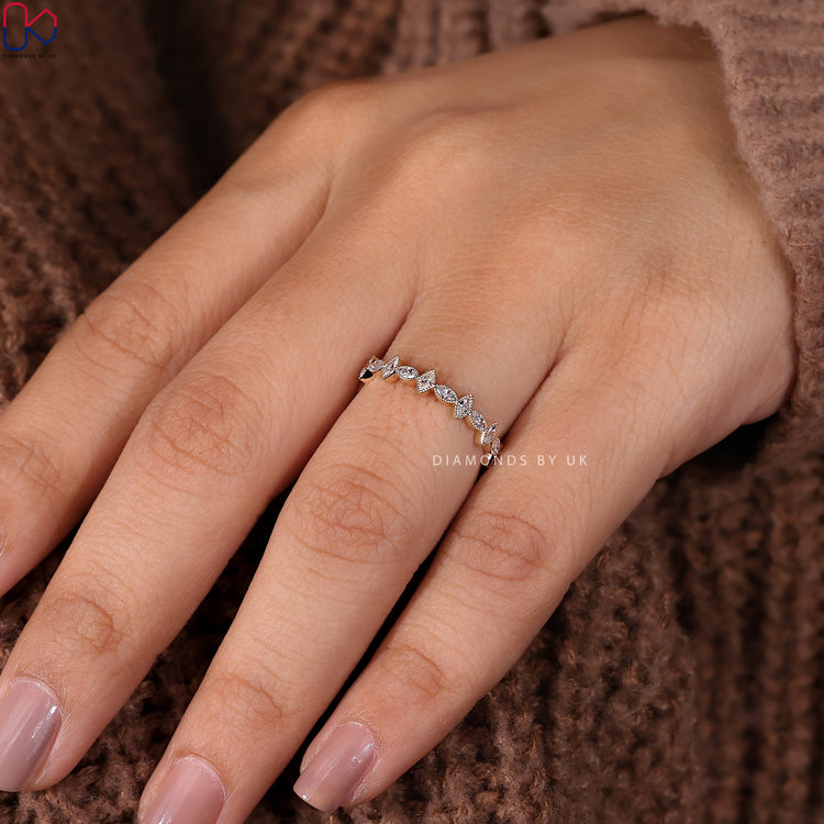 Handmade band in yellow gold with marquise diamond design

