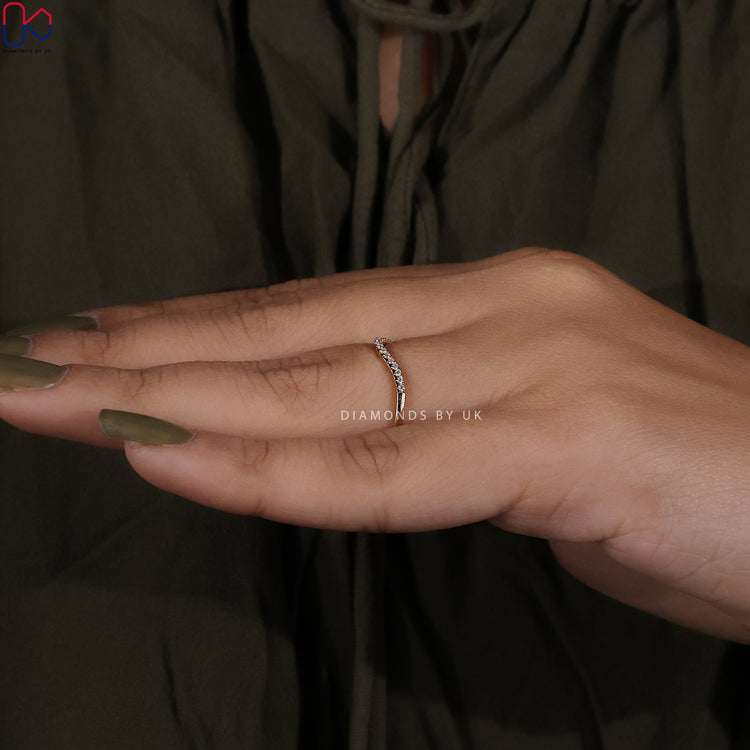 Handmade curved band in yellow gold with subtle sparkle.
